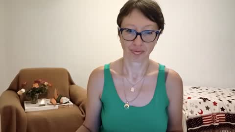 Snapshot of bellarose_2020 chatting on July 19, 7:28 pm Emma online show from July 19, 7:28 pm