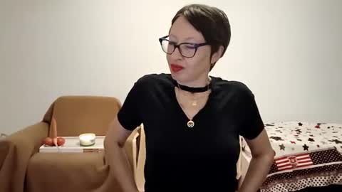 Snapshot of bellarose_2020 chatting on July 23, 7:34 pm Emma online show from July 23, 7:34 pm