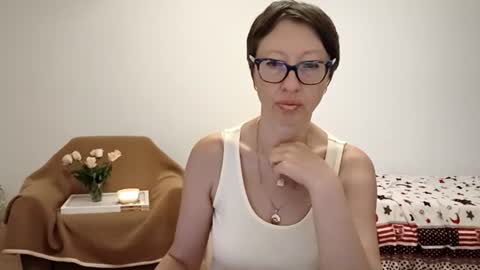 Snapshot of bellarose_2020 chatting on August 1, 7:13 pm Emma online show from August 1, 7:13 pm