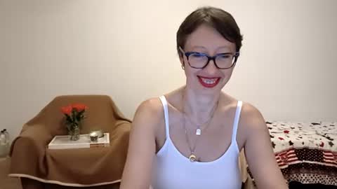 Snapshot of bellarose_2020 chatting on August 2, 7:12 pm Emma online show from August 2, 7:12 pm