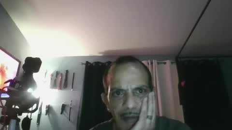 Bellaskeykeeper online show from February 9, 3:32 am