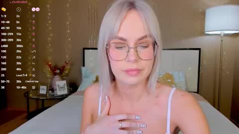 Bella online show from March 7, 1:13 am