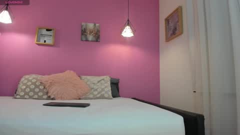 Bella Wild online show from February 5, 12:10 pm