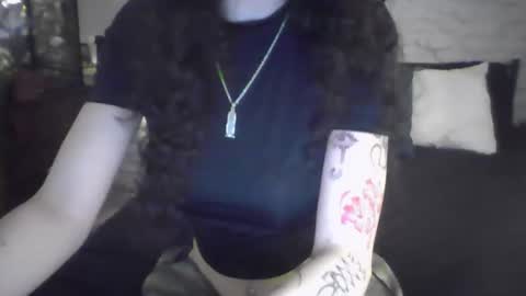 Snapshot of bellaxlauren chatting on February 4, 6:25 pm bellaxlauren online show from February 4, 6:25 pm