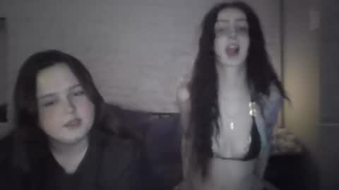 Snapshot of bellaxlauren chatting on February 5, 9:30 pm bellaxlauren online show from February 5, 9:30 pm