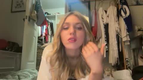 Bella 3 online show from May 8, 5:57 am