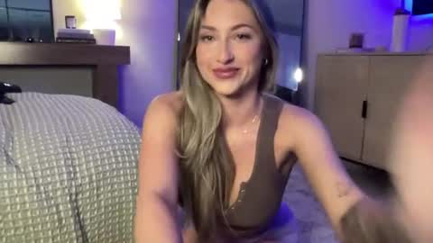 Snapshot of bellaxxboo chatting on June 27, 4:50 am Bella Rose online show from June 27, 4:50 am