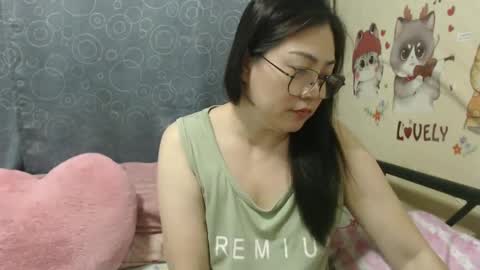 Snapshot of bellbabe chatting on February 5, 4:37 am Bella online show from February 5, 4:37 am