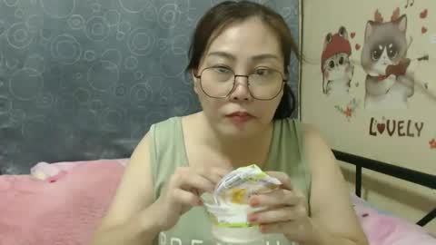 Snapshot of bellbabe chatting on March 10, 5:54 am Bella online show from March 10, 5:54 am