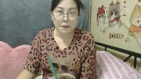 Snapshot of bellbabe chatting on October 1, 7:47 am Bella online show from October 1, 7:47 am