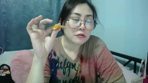 Snapshot of bellbabe chatting on February 17, 12:34 pm Bella online show from February 17, 12:34 pm