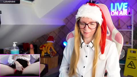 Snapshot of belle_alice chatting on December 11, 2:00 pm Alice online show from December 11, 2:00 pm