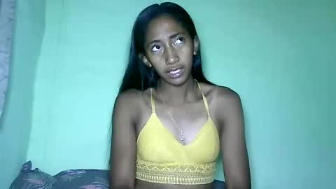 Snapshot of belle_annah chatting on March 24, 1:43 am belle_annah online show from March 24, 1:43 am