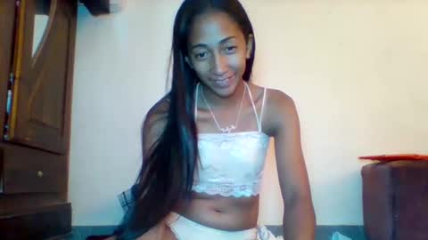 Snapshot of belle_annah chatting on April 15, 4:41 am belle_annah online show from April 15, 4:41 am