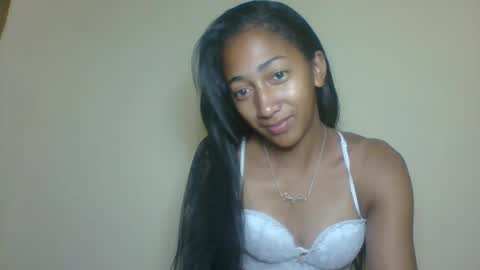 Snapshot of belle_annah chatting on April 20, 3:31 am belle_annah online show from April 20, 3:31 am
