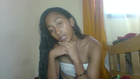 Snapshot of belle_annah chatting on April 23, 12:29 pm belle_annah online show from April 23, 12:29 pm