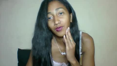 Snapshot of belle_annah chatting on April 25, 1:41 pm belle_annah online show from April 25, 1:41 pm