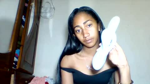 Snapshot of belle_annah chatting on July 26, 2:53 am belle_annah online show from July 26, 2:53 am