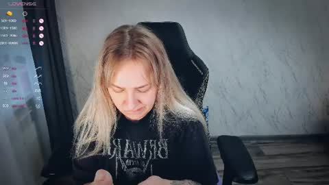 Snapshot of bellezza_ chatting on June 14, 6:10 pm Your Annabelle Wolf online show from June 14, 6:10 pm