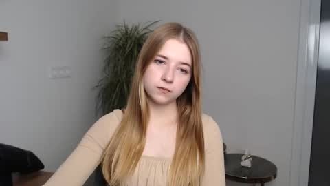 bellochka_ online show from December 2, 1:28 pm