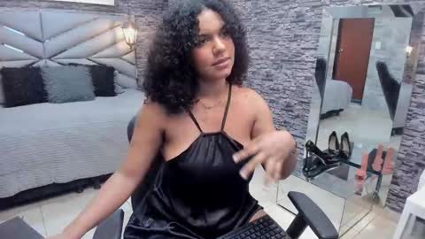 Belly online show from November 17, 1:17 pm