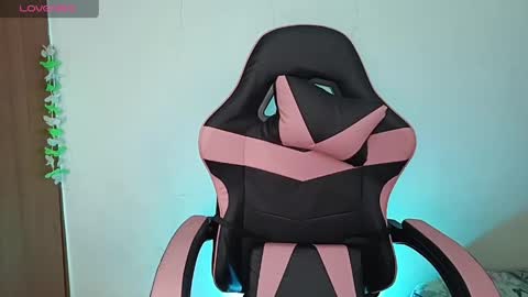 Your New Girlfriend online show from April 12, 10:48 pm