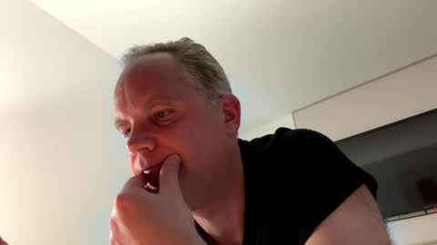 Snapshot of bencobra chatting on March 25, 8:59 pm bencobra online show from March 25, 8:59 pm