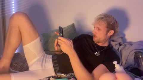 bendoverxo online show from February 24, 2:42 am