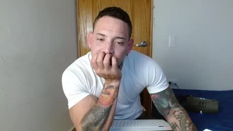 Snapshot of benjamin_isaac chatting on December 5, 10:45 pm benjamin_isaac online show from December 5, 10:45 pm