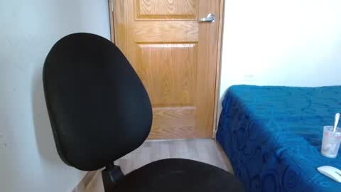 Snapshot of benjamin_isaac chatting on December 8, 10:36 pm benjamin_isaac online show from December 8, 10:36 pm