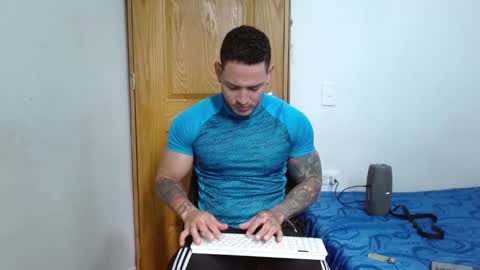 Snapshot of benjamin_isaac chatting on January 3, 7:07 pm benjamin_isaac online show from January 3, 7:07 pm