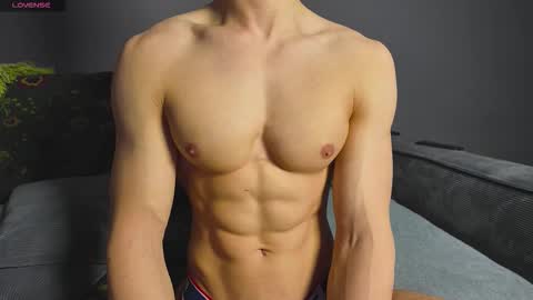 benjaminkarl02 online show from October 30, 1:34 pm