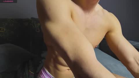 benjaminkarl02 online show from November 26, 4:08 pm