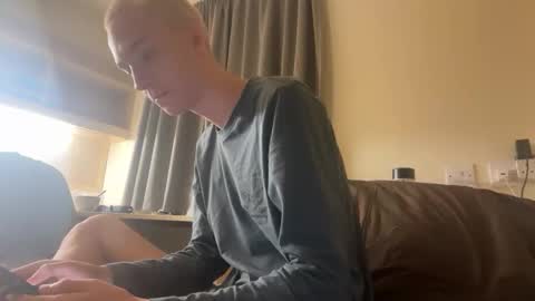 benji_j8 online show from November 14, 4:17 pm