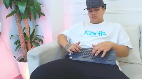 bennett_alejoo online show from December 4, 7:11 pm