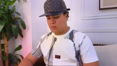 bennett_alejoo online show from March 24, 6:46 pm