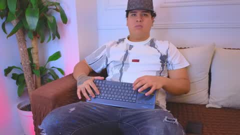 bennett_alejoo online show from April 2, 6:16 pm