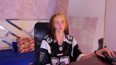 benny_wilson online show from December 14, 4:40 am