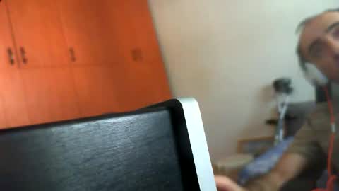 bentish online show from October 24, 8:33 am