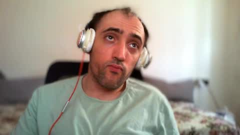 Snapshot of bentish chatting on July 27, 7:59 am bentish online show from July 27, 7:59 am