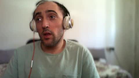 Snapshot of bentish chatting on July 28, 11:17 am bentish online show from July 28, 11:17 am
