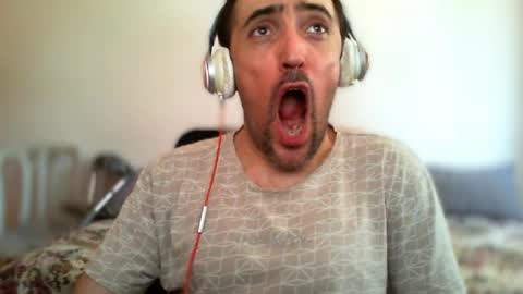 Snapshot of bentish chatting on August 2, 7:40 am bentish online show from August 2, 7:40 am