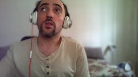 Snapshot of bentish chatting on August 8, 6:48 am bentish online show from August 8, 6:48 am