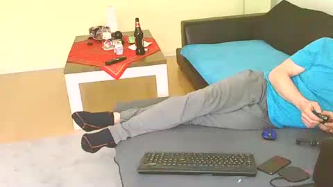 Snapshot of benutzmich0800 chatting on December 25, 1:09 pm Benutzmich0800 online show from December 25, 1:09 pm