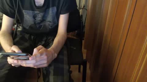 Snapshot of berceuse111 chatting on February 16, 10:44 am berceuse111 online show from February 16, 10:44 am