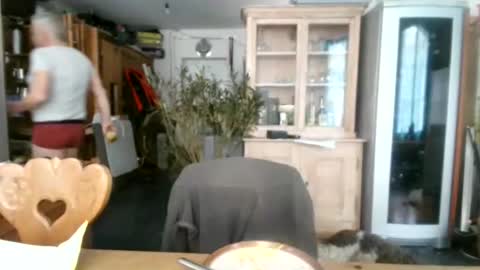 Snapshot of berg_boy chatting on February 6, 11:54 am Martin online show from February 6, 11:54 am