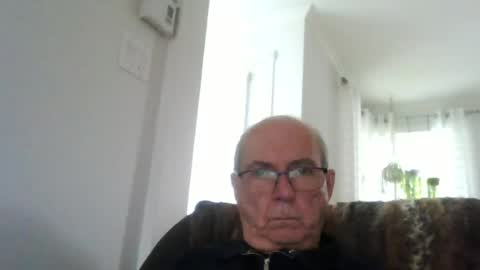 Snapshot of bernard1102 chatting on June 18, 7:51 pm bernard1102 online show from June 18, 7:51 pm