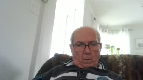 Snapshot of bernard1102 chatting on June 19, 1:04 pm bernard1102 online show from June 19, 1:04 pm