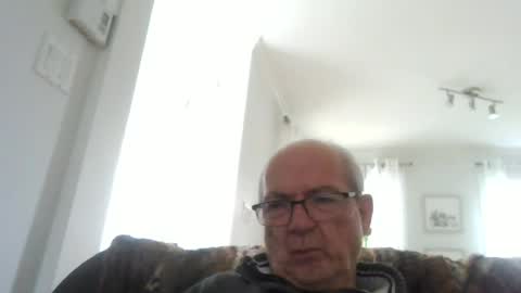 Snapshot of bernard1102 chatting on June 20, 1:14 pm bernard1102 online show from June 20, 1:14 pm