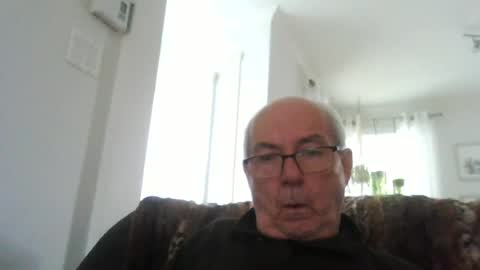 Snapshot of bernard1102 chatting on June 21, 1:03 pm bernard1102 online show from June 21, 1:03 pm